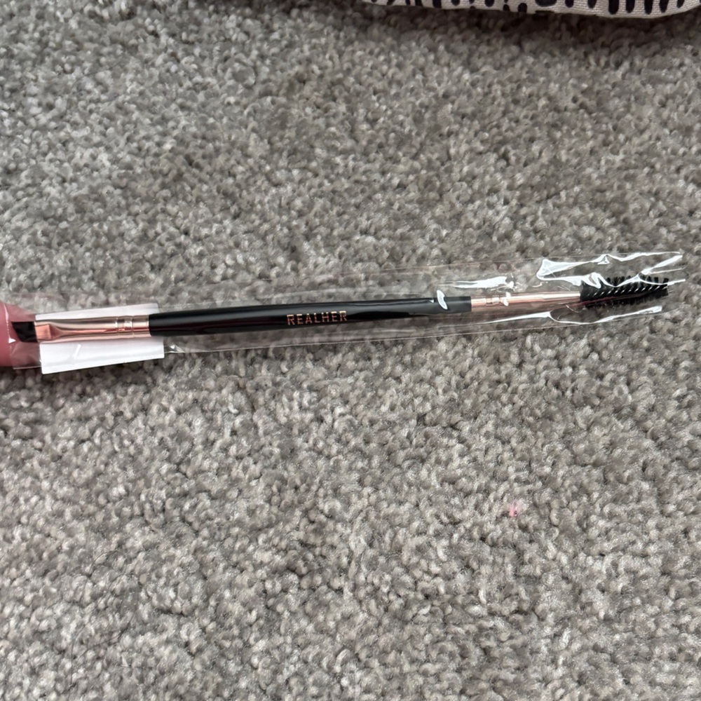 RealHer Dual-Ended Eye Brow Brush